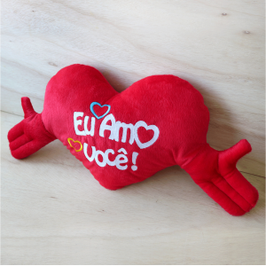 ALMOFADA EM FORMATO DE CORAÇÃO DE POLIESTER 64CM - 31300025-A