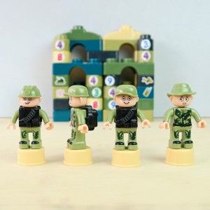 KIT BLOCOS DE MONTAR MILITAR SOLDADOS BATALHA 65PÇS - TKAB2700