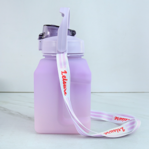 GARRAFA DE PLÁSTICO QUADRADA COM CANUDO E ALÇA 1,5LITROS - CA09731-LL