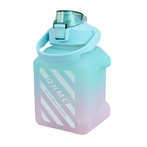 GARRAFA DE PLÁSTICO QUADRADA COM CANUDO E ALÇA 1,5LITROS - CA09731-VD