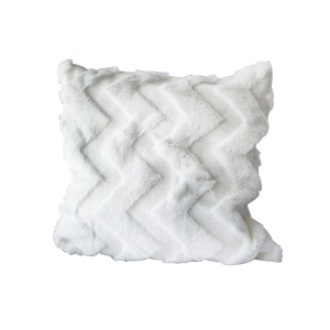 CAPA DE ALMOFADA COM DETALHES GEOMÉTRICOS E PELAGEM CURTA 40X40CM -2867-BR