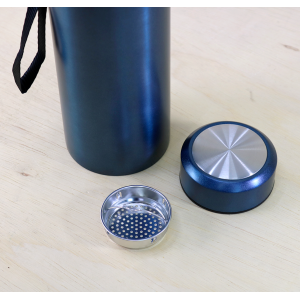 GARRAFA ISOTÉRMICA AÇO INOX COM INFUSOR E ALÇA 650ML - LC1709-AZ