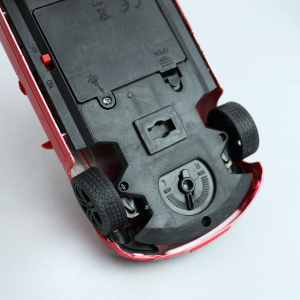 CARRO DE CONTROLE REMOTO DE PLÁSTICO COM 4 FUNÇOES - CP025470-VM