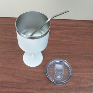 TAÇA INOX COM TAMPA DE PLÁSTICO E CANUDO DE INOX 550ML - GDR1462-BR