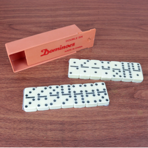 MINI JOGO DE DOMINÓ DE PLÁSTICO COM 28 PEÇAS NA CAIXA - IM42066