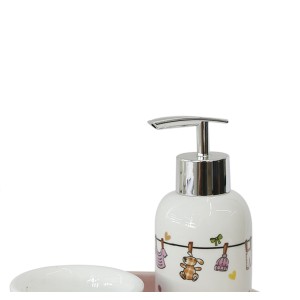 JOGO DE BANHEIRO HIGIENE DE PORCELANA ESTAMPA MENINA COM 5 PEÇAS - 2079