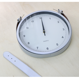 RELOGIO DE PAREDE DECORATIVO DE PLASTICO 30CM COM ALÇA DE AJUSTE - GDR0472-PTA