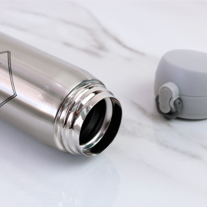 GARRAFA DE METAL ISOTÉRMICA 400ML COM TRAVA VACUUM - CZ19137-B