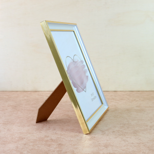 PORTA RETRATO DE PLÁSTICO COM BORDA DOURADA 20X25CM - SXHZ5021-DOU