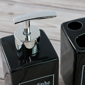 JOGO DE BANHEIRO DE PORCELANA 02 PEÇAS COM FRASE - 3523-PT