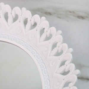 BANDEJA OVAL COM ESPELHO COM BORDA EM CORAÇÕES 36X28CM -CT2219-BR