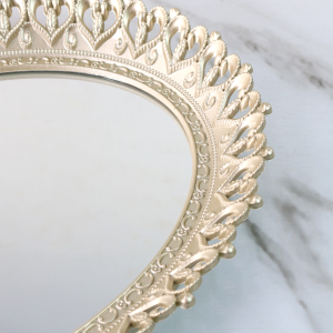 BANDEJA OVAL COM ESPELHO COM BORDA EM CORAÇÕES 36X28CM -CT2219-DOU