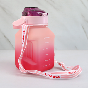 GARRAFA DE PLÁSTICO QUADRADA COM CANUDO E ALÇA 1,5LITROS - 4171-RS