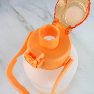 GARRAFA DE PLÁSTICO COM  ALÇA 1,5LITROS - 4178-LJ