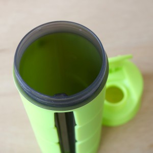 GARRAFA TAMPA ROSQUEÁVEL COM PORTA CELULAR NA LATERAL 600 ML - ELG65087-VD